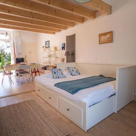 Casa de Férias La Pierre Fleurie By Interhome