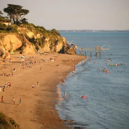 بيت للعطل La Pierre Fleurie By Interhome