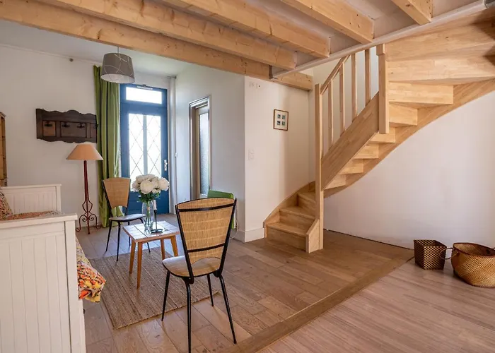 بيت للعطل La Pierre Fleurie By Interhome