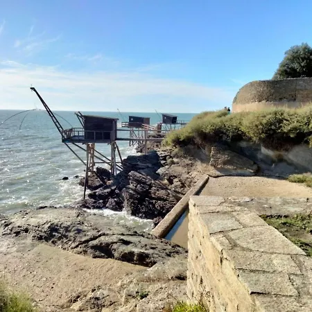 Casa vacanze La Pierre Fleurie By Interhome