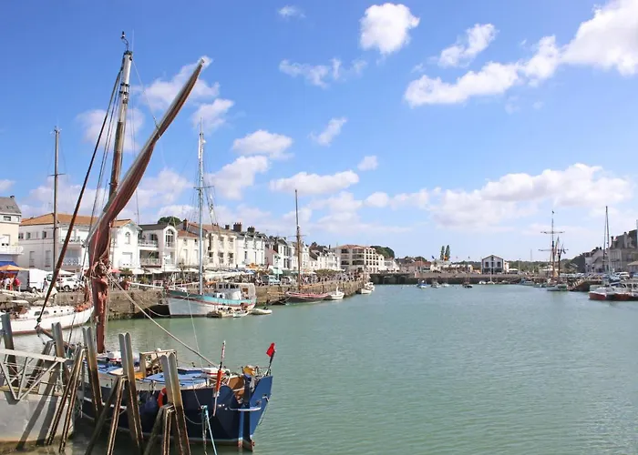 La Pierre Fleurie By Interhome *